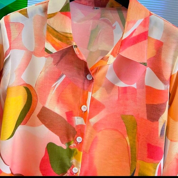 New Floral Print Button-Up Blouse - Picture 4 of 7